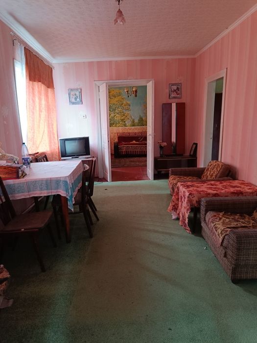 Продам 1/2будинку можна під програми та земельну ділянку 7сот.в Броварах.