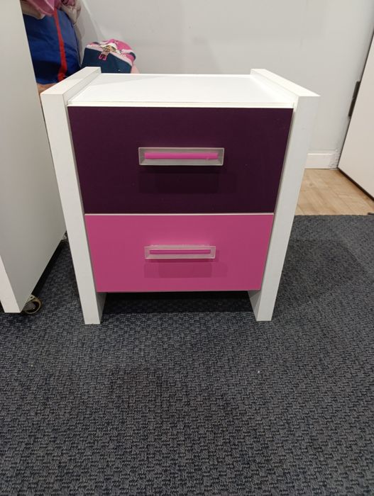 Cómoda com rodas e Mesa de Cabeceira