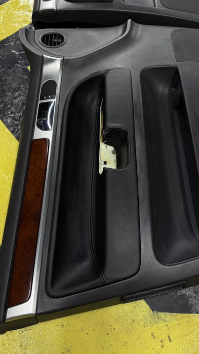 Комплект для перетяжки дверних карт Volkswagen Touareg 1