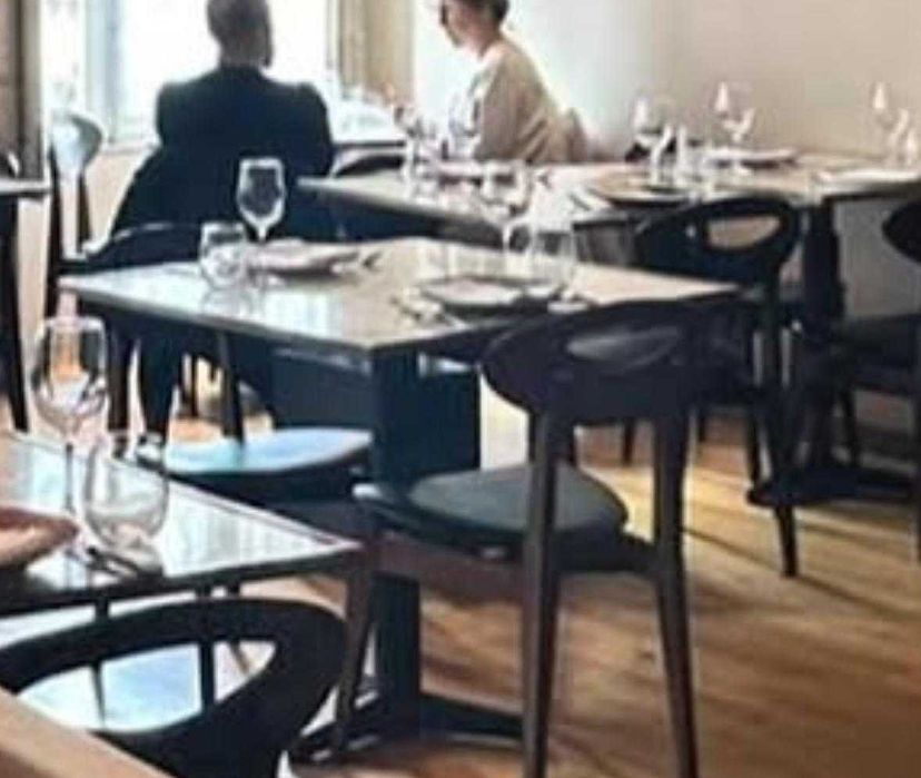 Mesas com tampo em mármore e rebordo latão64585937354241122