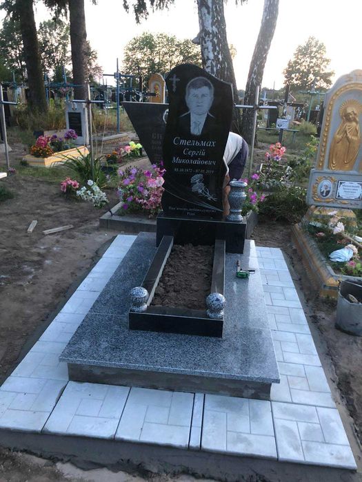 памяники з граніту