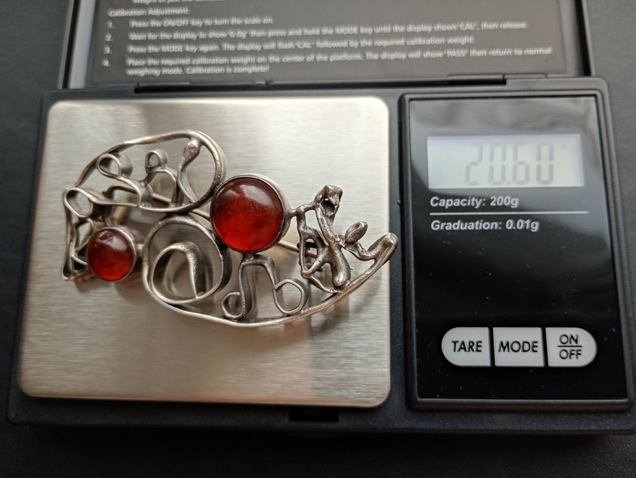 Srebrna duża broszka ORNO bursztyn