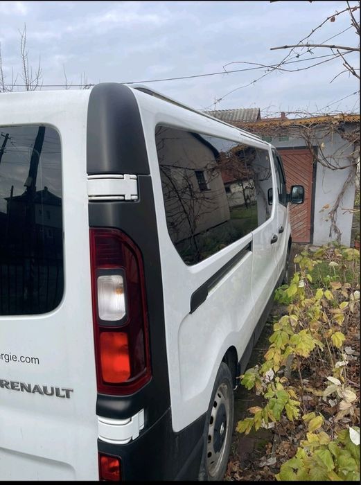 Продаж  Рено трафік довга база 
Надійний і мі