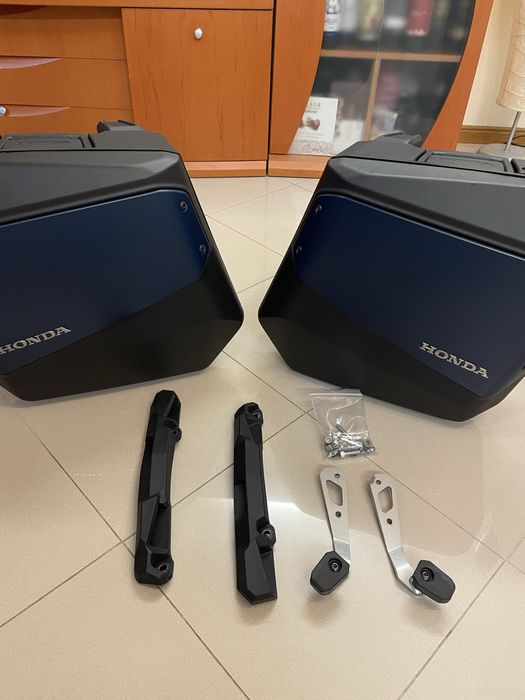 Honda Forza 750 malas laterais