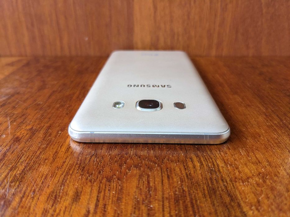 Смартфон Samsung Galaxy J5 (2016) J510H/DS с блочком и кабелем зарядки