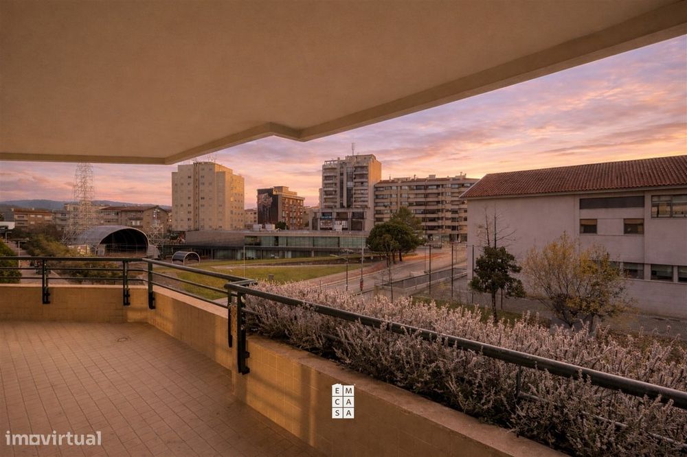 Apartamento T4 Venda em Oliveira de Azeméis, Santiago de Riba-Ul, Ul,