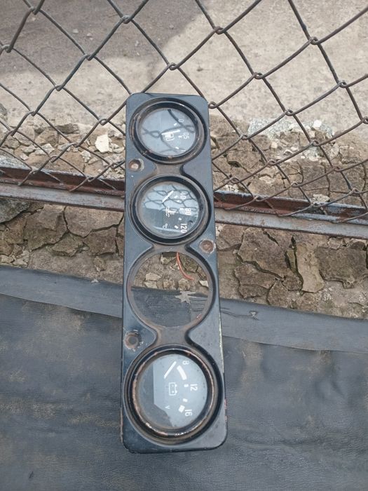 Щиток  приборів.