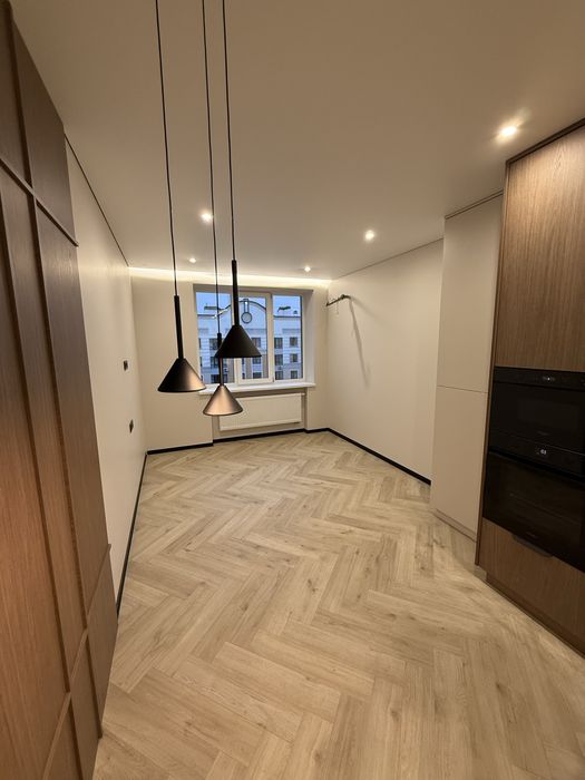 Велика однокімнатна квартира в центрі міста!Дизайнерський ремонт!