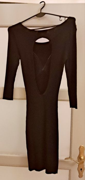 Sukienka dzianina wycięcie na plecach mała czarna mini Bershka XS