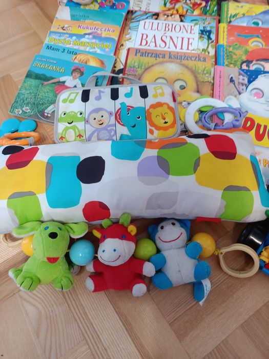 Zabawki, gry, książeczki, misie.
