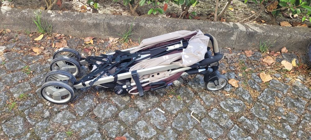 Carrinho de bebé Chicco - leve, compacto e regulável424883925644093445