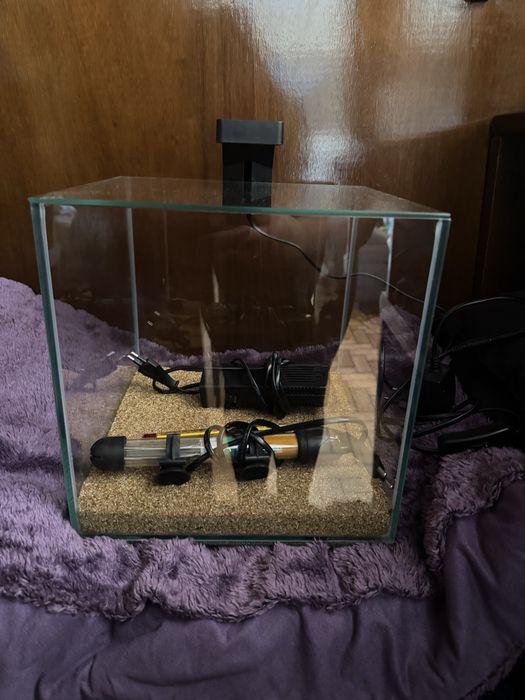Vendo Aquário cubo com luz led