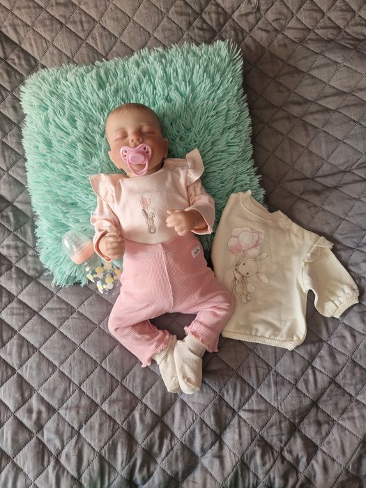 Lalka jak żywa dziewczynka