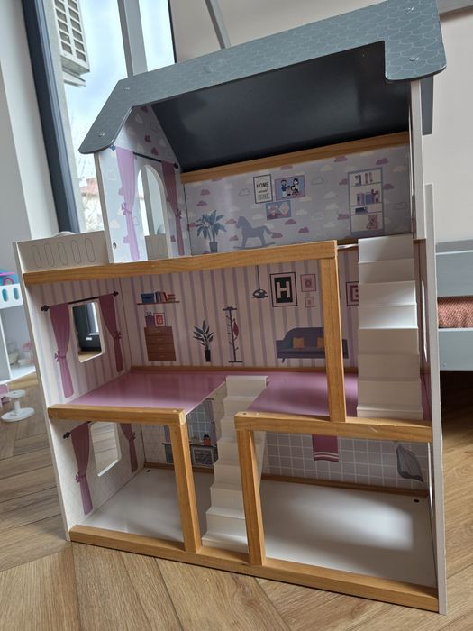 Domek dla lalek w bardzo dobrym stanie