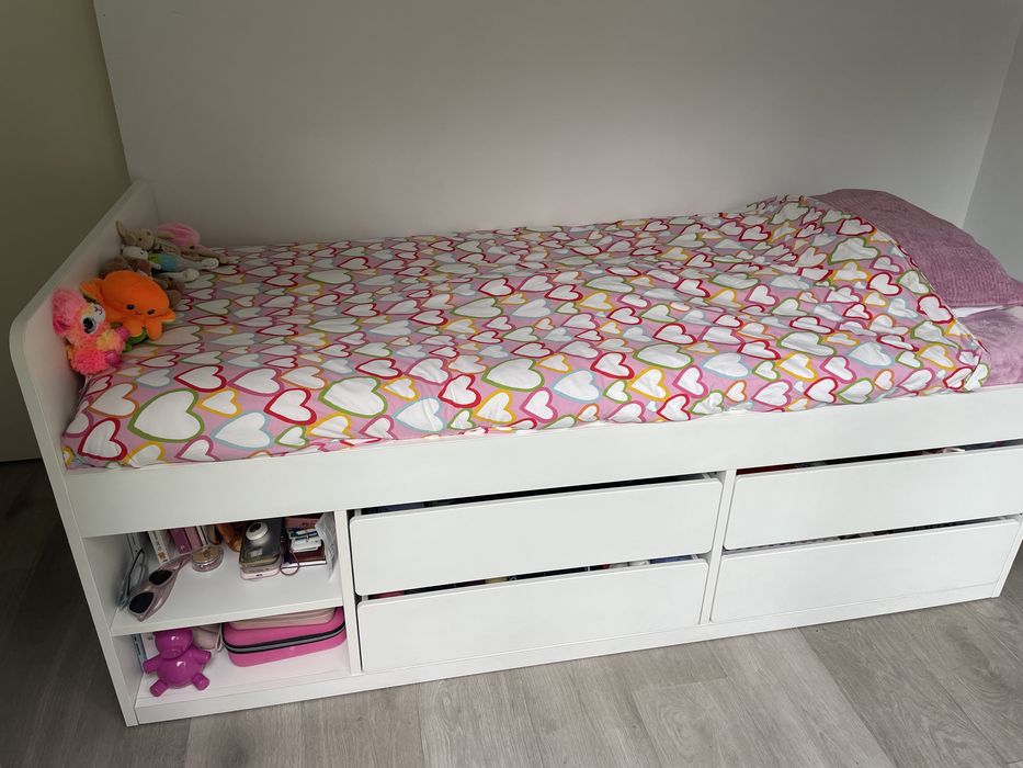 Cama individual branca com 4 gavetas