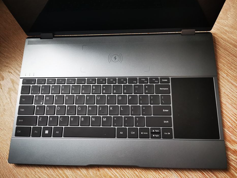 Monitor przenośny Uperfect 15,6 cala z klawiaturą super stan