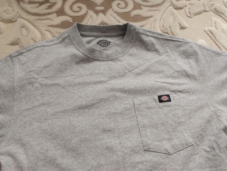 Продаю футболку dickies