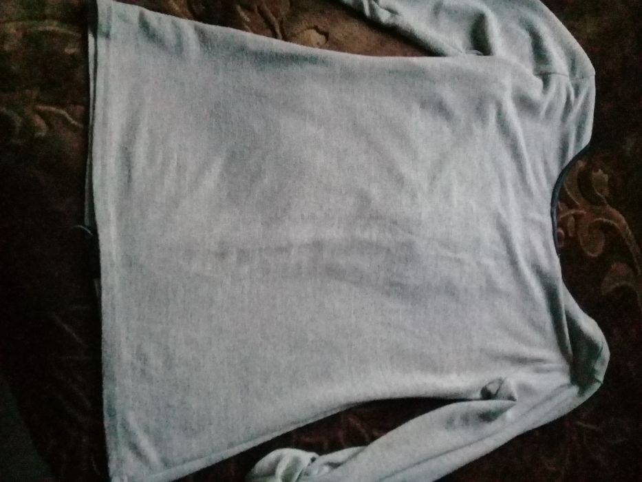 Brązowy sweter z kokardkami