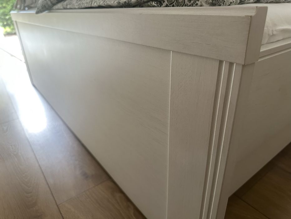 Lóżko drewniane w kolorze białym IKEA 160/200