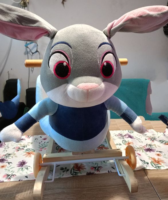 Bujaczek/jeździk zwierzątko-króliczka Judy Hops