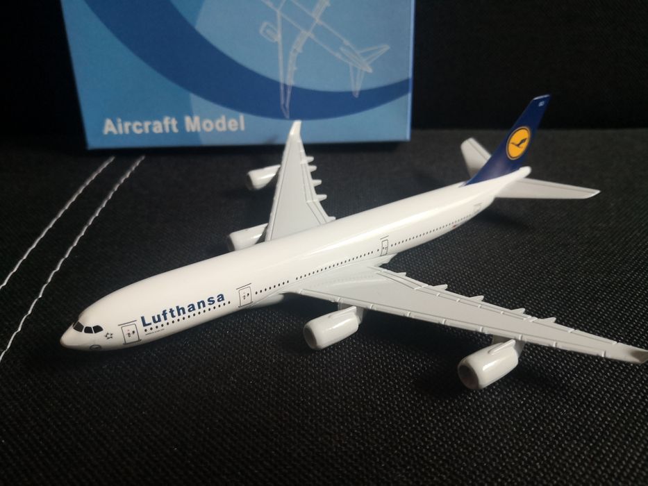 Model samolotu samolot jak Lufthansa ok. 15 cm