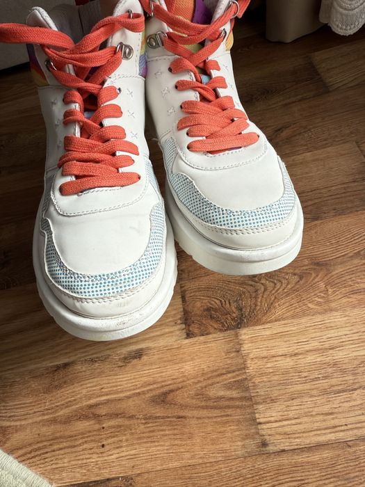 Кросівки UGG стильні і комфортні, оригінал 39 розмір