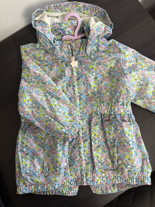 Легенька куртка H&M, шапочка в подарунок