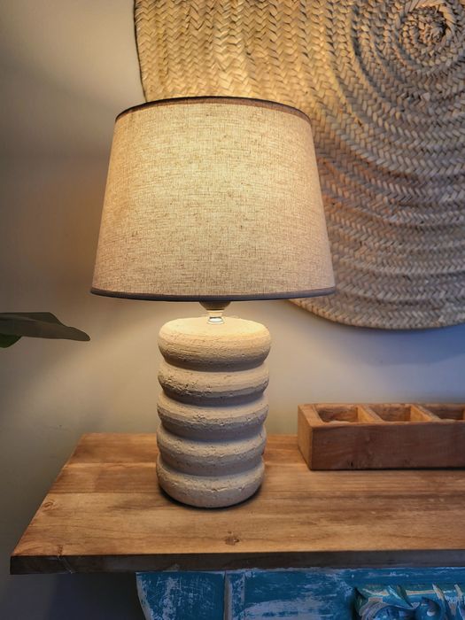 candeeiros, decoração, abajour, quadro, puff, rustico