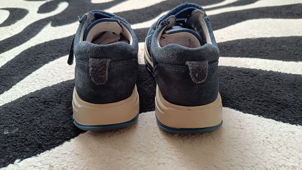 Шкіряні ортопедичні кросівки 34 р