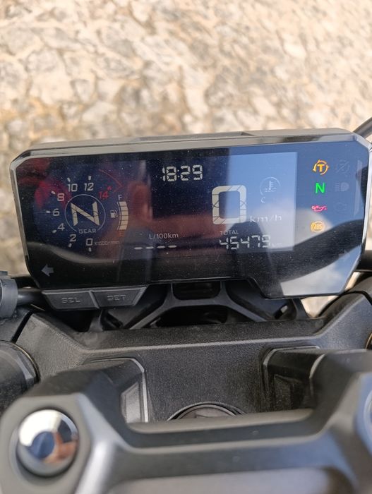Mota CB650R 2023