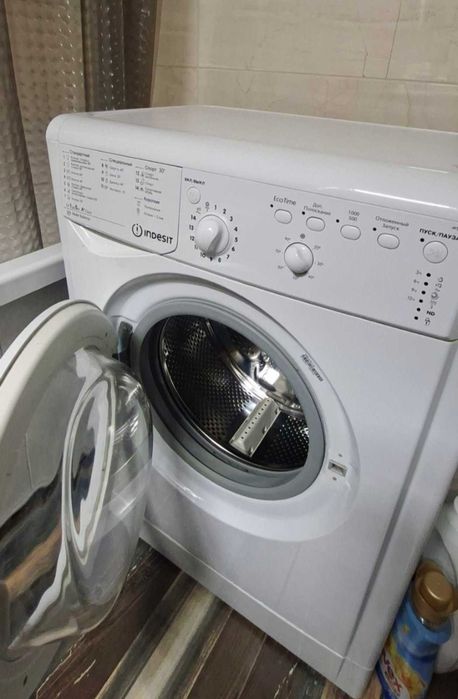 Стиральная машина Indesit (ребуется ремонт)