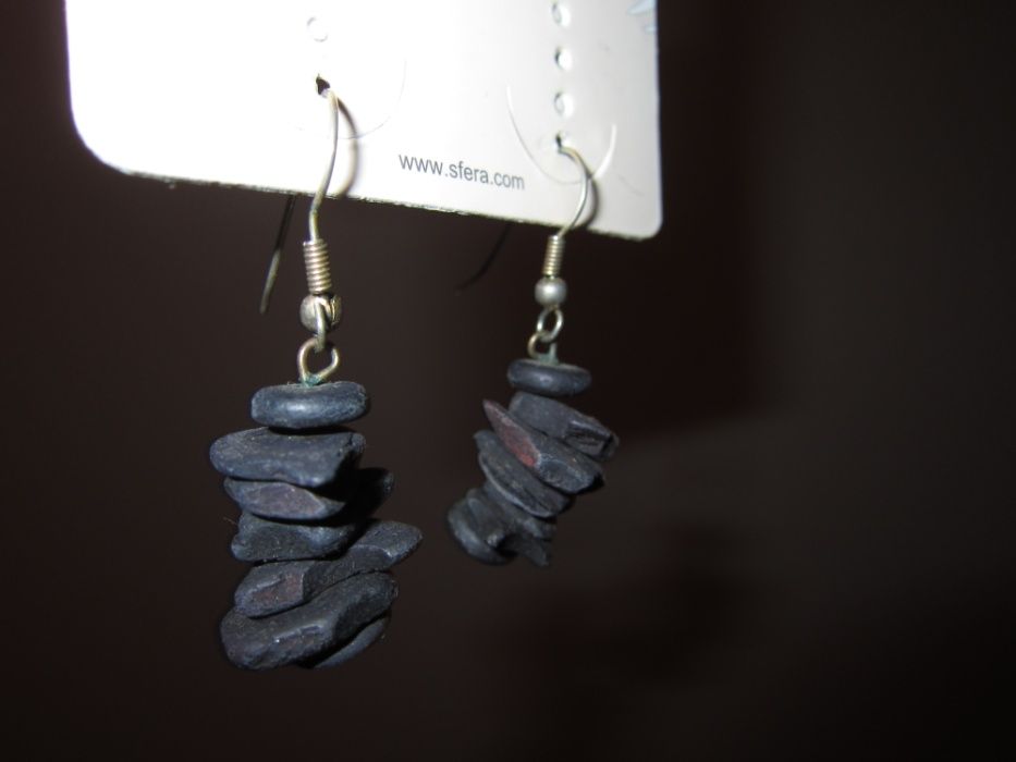 Brincos Pretos compostos por camadas