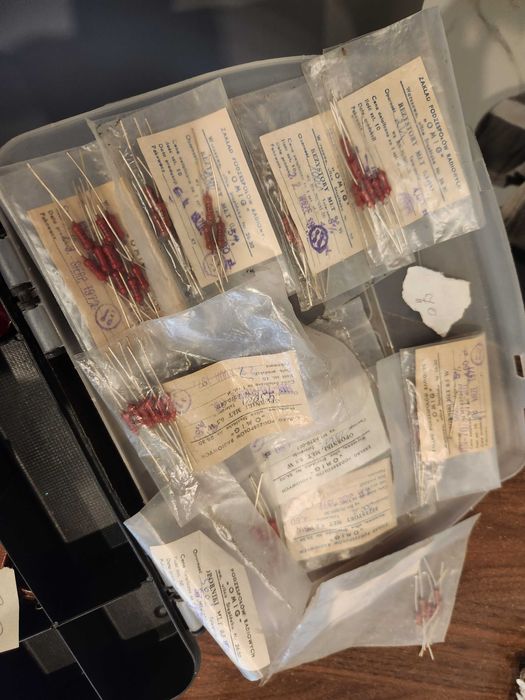 Zapas części Unitra po sąsiedzie