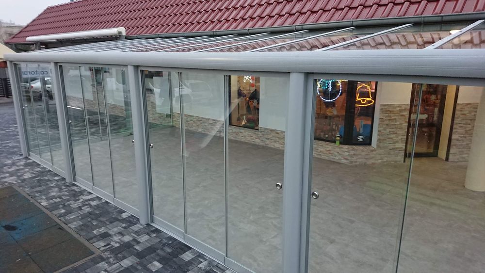 Montaż konstrukcje aluminiowo szklane ogrody zimowe zabudowa tarasów systemy przesuwne