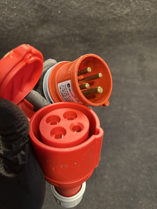 Wtyczka i gniazdo przenośne siłowe 16A 4P