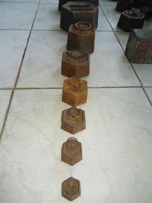 varias colecçoes de pesos em ferro