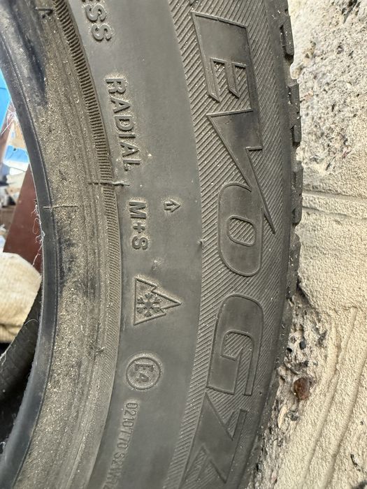 215/55/17 94s blizzak revo gz Bridgestone
