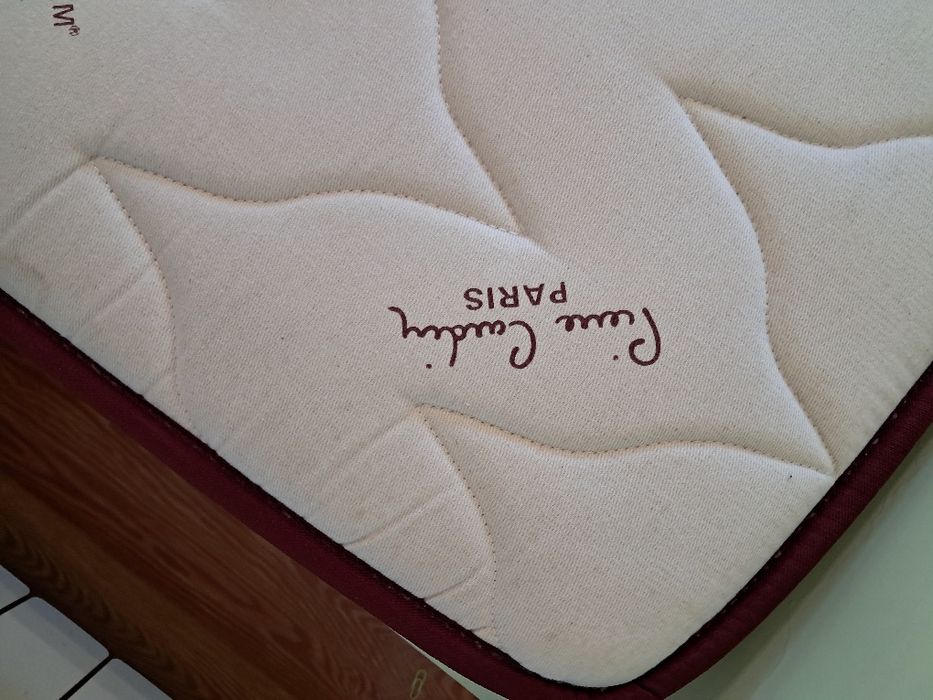 Cama individual adequada para quarto de criança