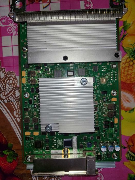 модуліь Cisco A900-IMA8Z.