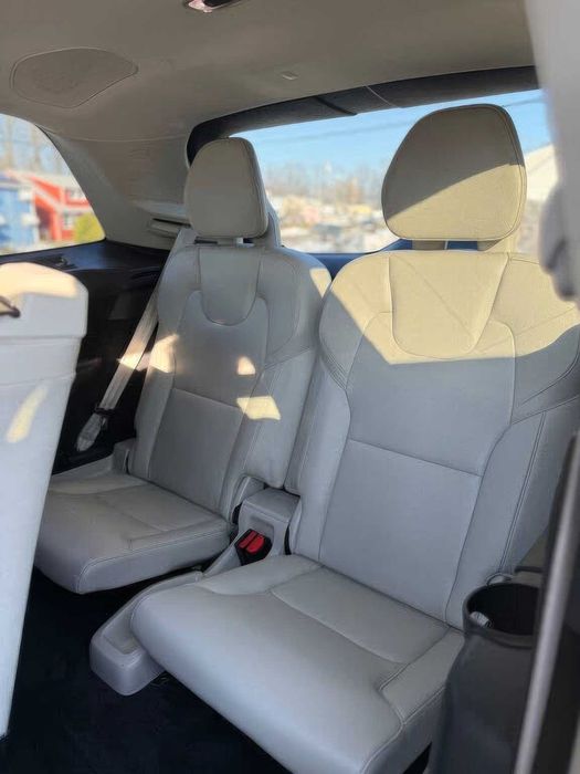 Volvo XC90      2022