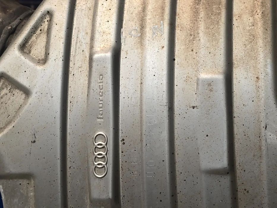 Panela escape traseira direita original audi a8 d4 4h tdi 2011- EPC