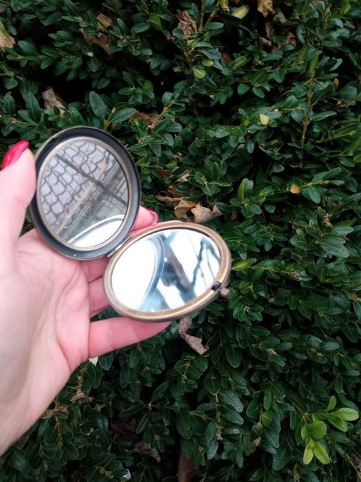 Зеркало увеличительное с камеей