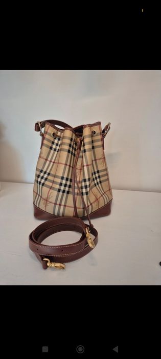 Mala Burberry linda e boa
