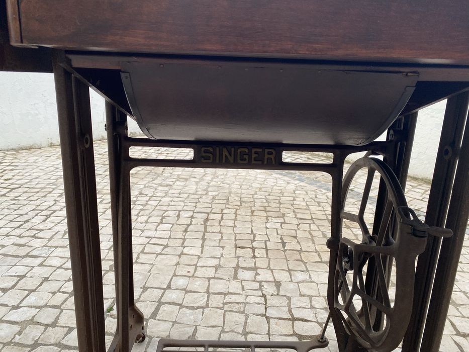 Mesa de maquina de costura Singer