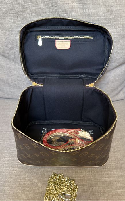 Kosmetyczka Kuferek Louis Vuitton LV z łańcuszkiem i paskiem