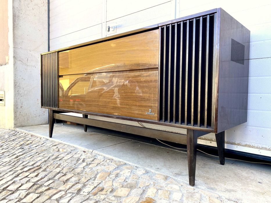 Aparador rádio gira discos grundig a funcionar