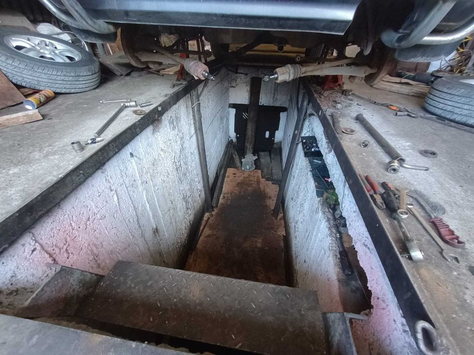 Гараж 225квм під СТО Техстанція Малярка Рихтовка Підіймачі Троєщина