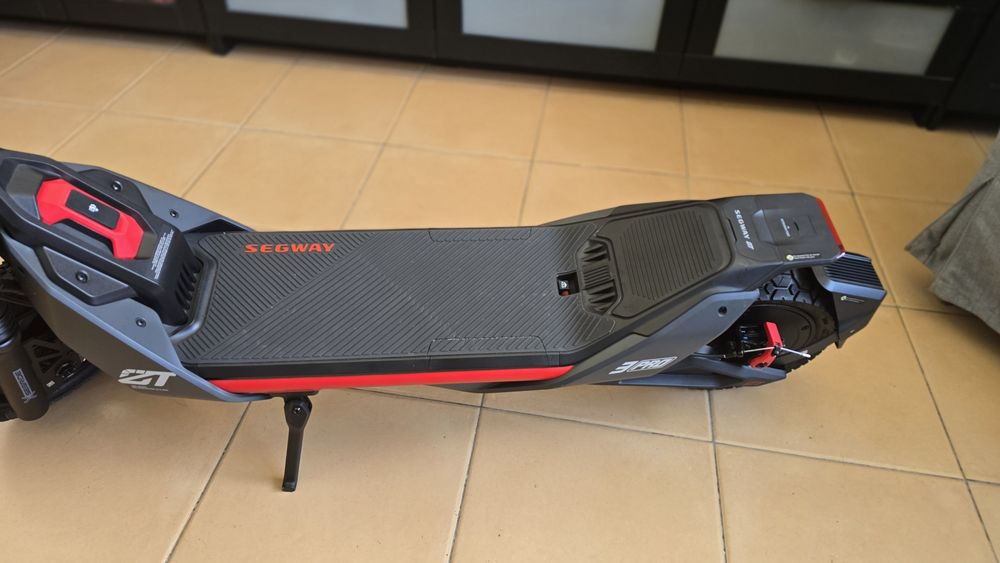 Trotinete segway ZT3 pro nova com 6km apenas