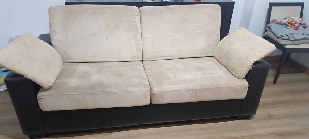 Sofá em Pele - Bom estado