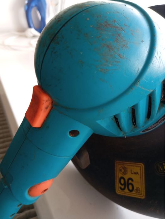 Электротриммер KLEVER 1000 Вт, рабочий б/у